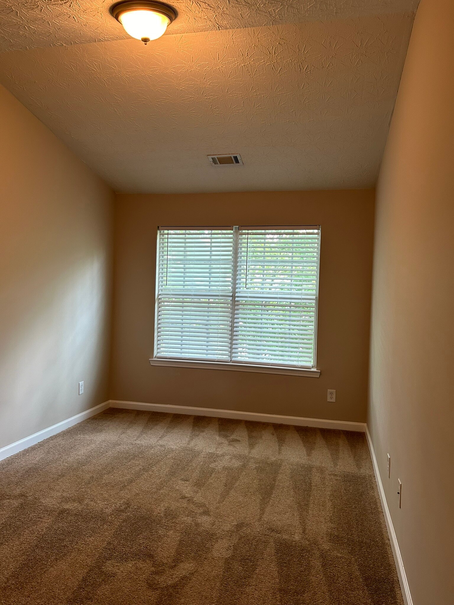 Building Photo - 2916 Vining Ridge Ter