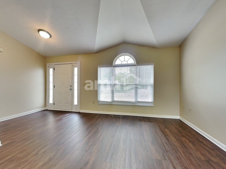 Building Photo - 1234 Nottingham Rd