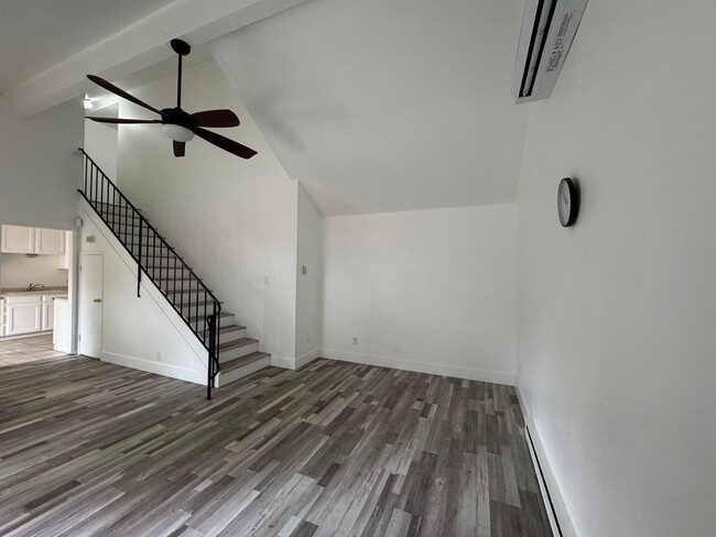 Building Photo - 2 bedroom 1.5 bathroom with large garage in Sparks. Washer and Dryer included!