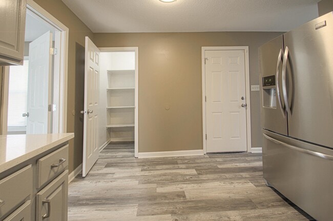 Building Photo - 6905 E 112th St