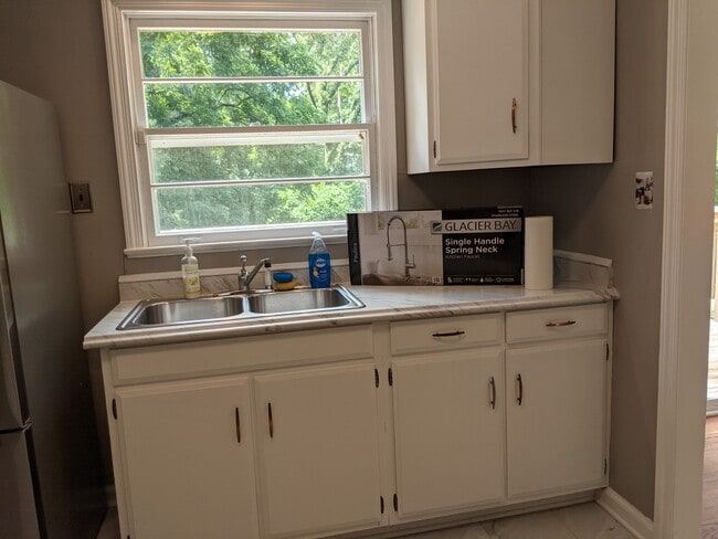 Building Photo - 3812 Thrall Dr