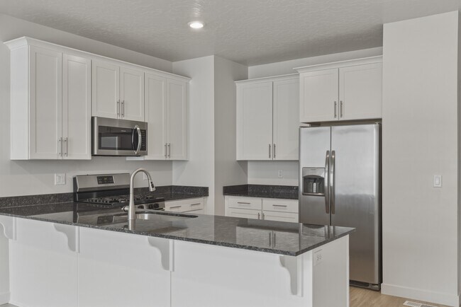 Building Photo - Herriman Town Home