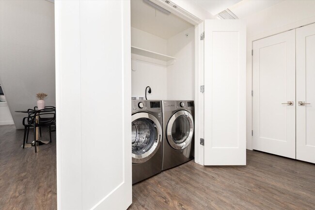 Building Photo - Beautiful West Wash Park home available NOW!