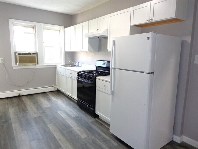 Building Photo - 411 Mt Auburn St