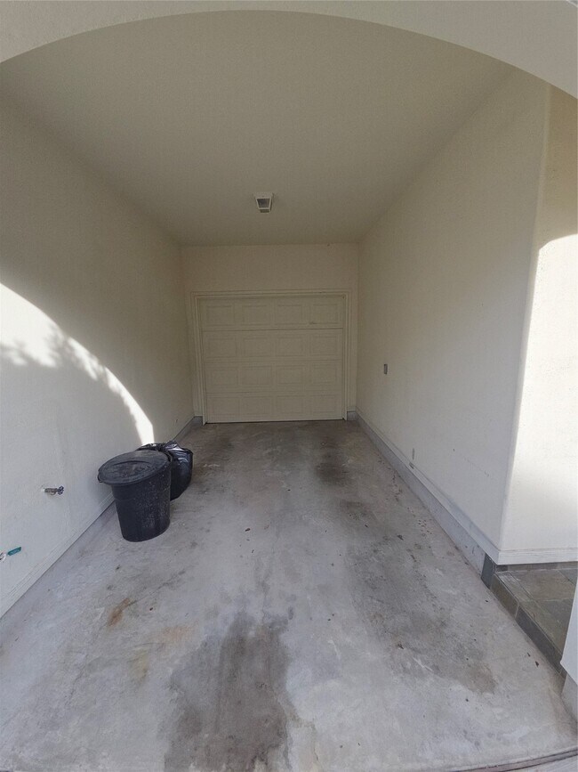 Building Photo - 3117 Fairdale Oaks E