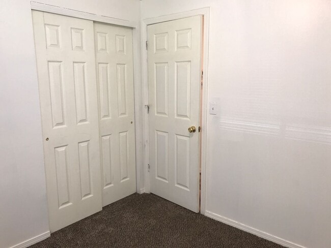 Building Photo - Remodled Duplex