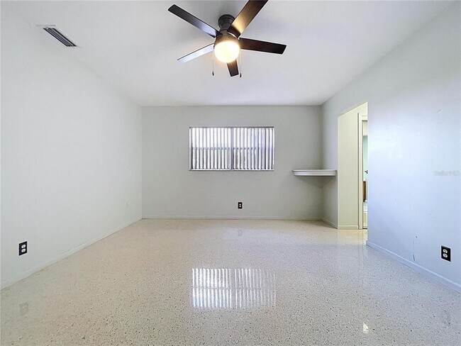 Building Photo - 1601 Riverhills Dr