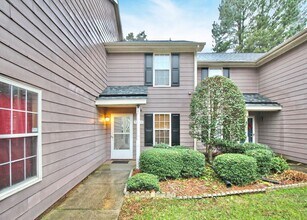 Building Photo - Spacious Condo in East Charlotte; Minutes ...