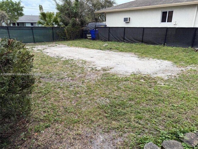 Building Photo - 5360 Fletcher St