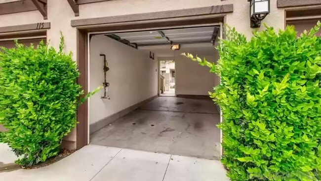 Building Photo - 16913 Laurel Hill Ln