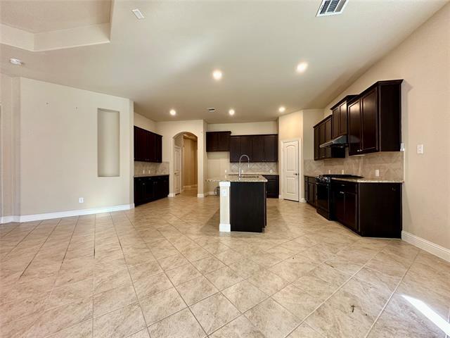 Building Photo - 16205 Weymouth Dr