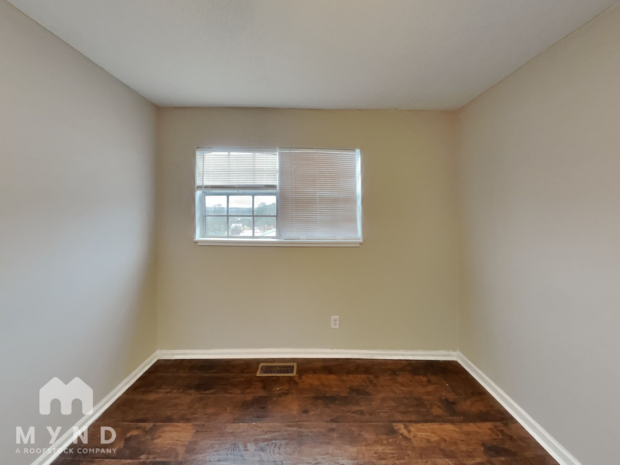 Building Photo - 611 Darlene Dr