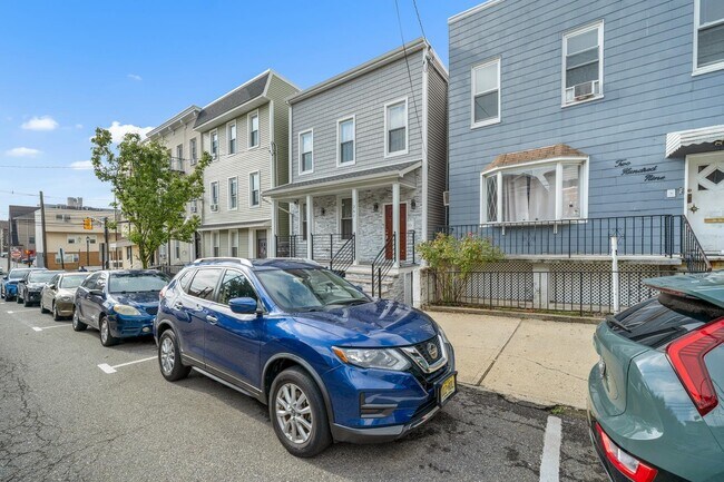 Building Photo - 207 68th St