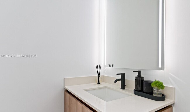 Building Photo - 398 NE 5th St