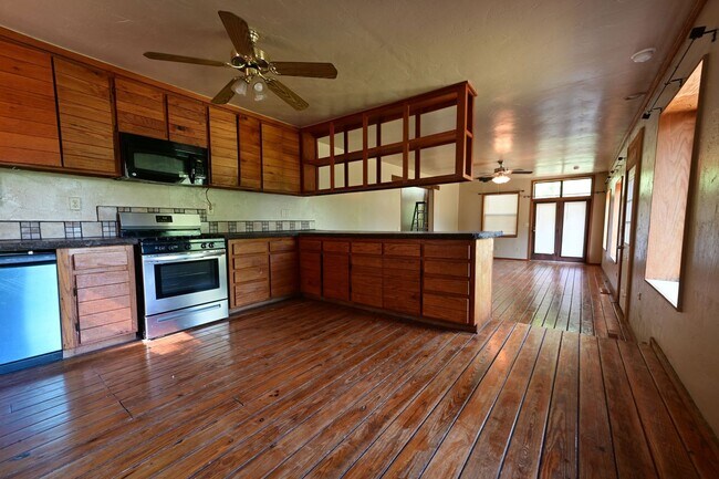 Building Photo - (4) Bed/(2) Bath SE Norman! Country Living!