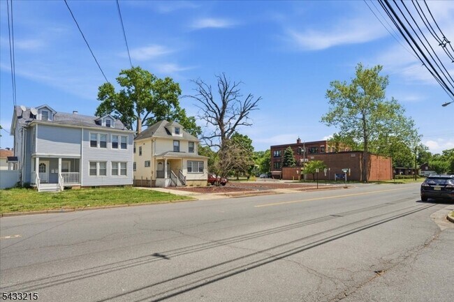 Building Photo - 122 S Lincoln Ave
