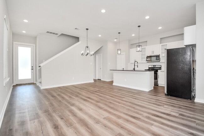 Building Photo - 8419 Berry Brush Ln