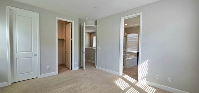 Building Photo - 3893 Fiano Cmn