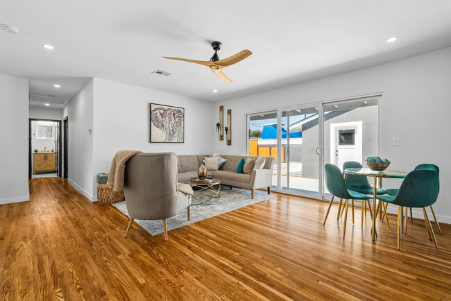 Building Photo - 401 Rancho Dr