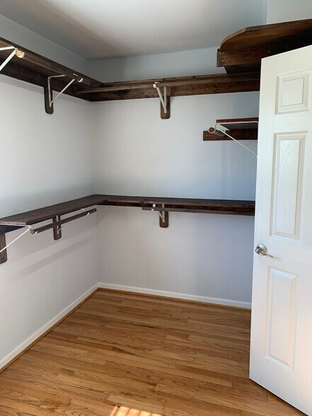 master closet - 5506 Phillipsburg Dr