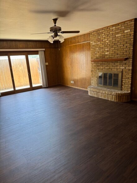 Building Photo - 1806 Crescent Dr