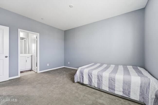 Building Photo - 41638 Cielo Vista Dr