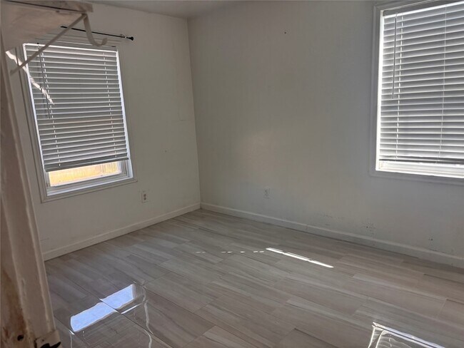 Building Photo - 1310 Harris Way