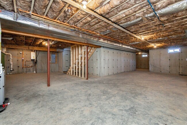 Building Photo - 85 E Main St