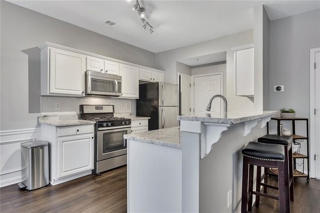 Building Photo - 254 Regent Square