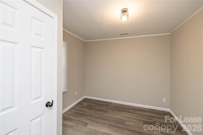 Building Photo - 629 Colston St