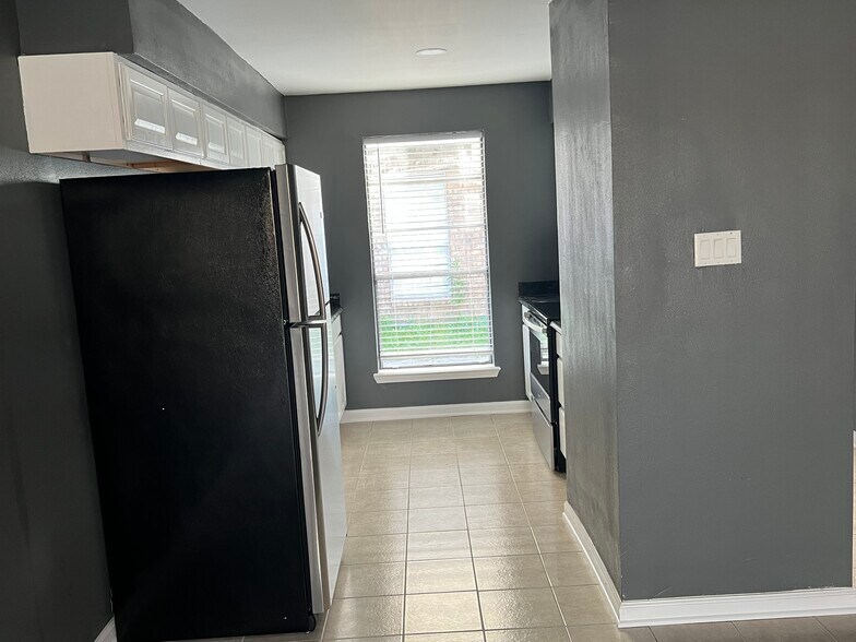 Building Photo - 520 Revere Dr