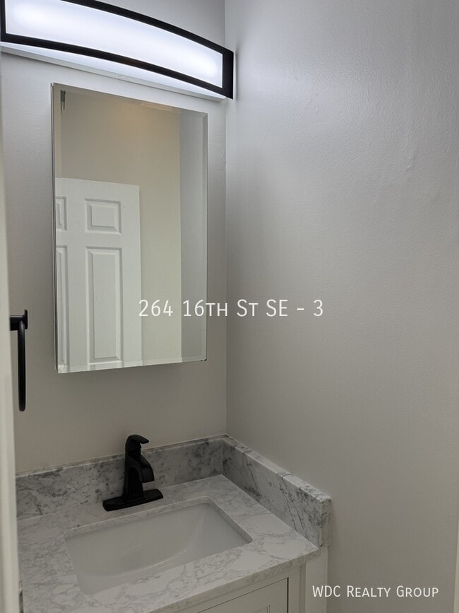 Building Photo - 264 16th St SE