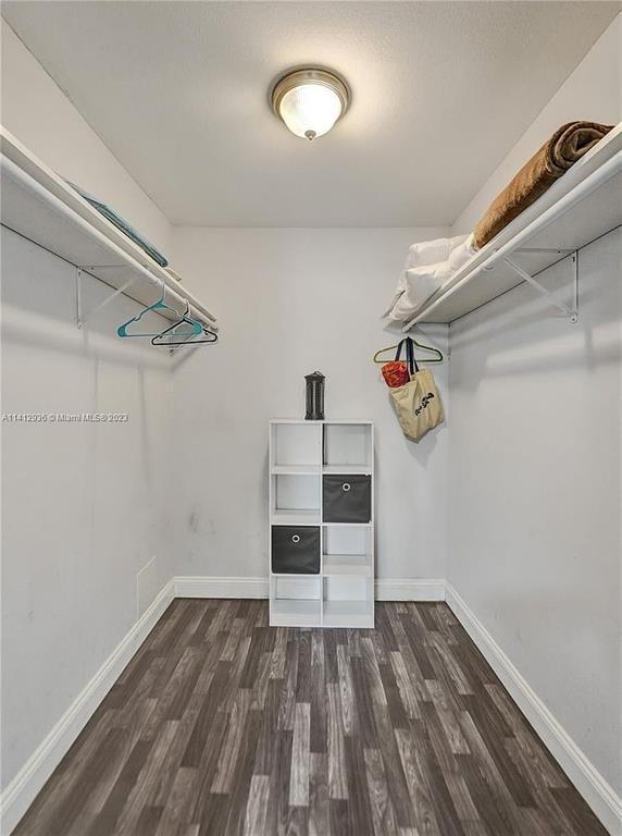 Building Photo - 2500 NE 19th St