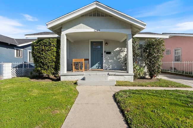 Primary Photo - 1249 W 56th St
