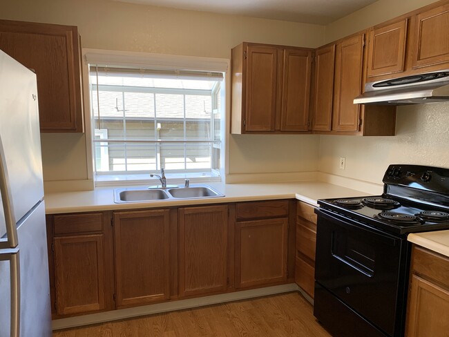 Building Photo - 515 Canyon Oaks Dr