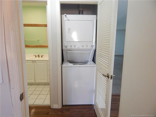 Building Photo - 1600 SE St Lucie Blvd