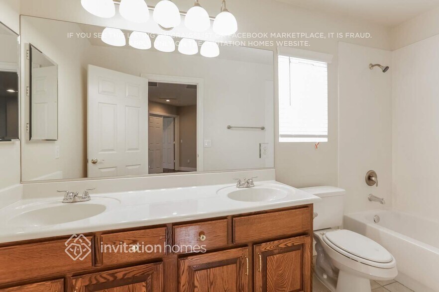 Building Photo - 10870 Fishers Island St