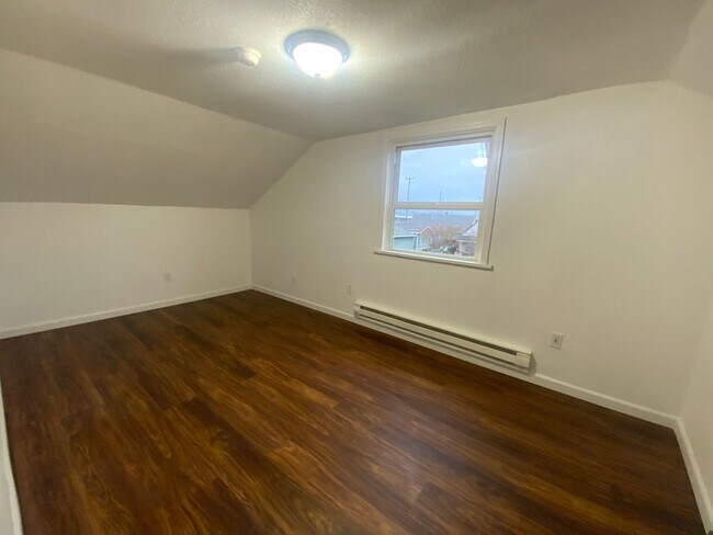 Building Photo - Beautiful Tacoma 4-Bedroom! Apply Today!