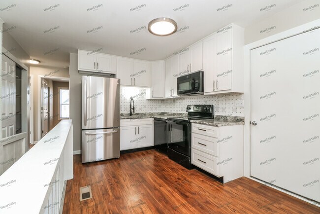 Building Photo - 5 Mayfield Rd