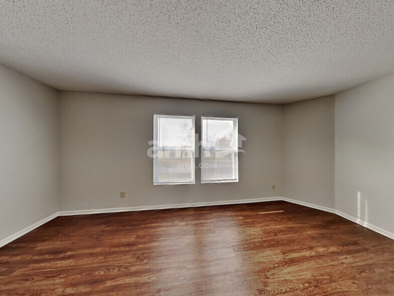 Building Photo - 2120 Bridlewood Dr