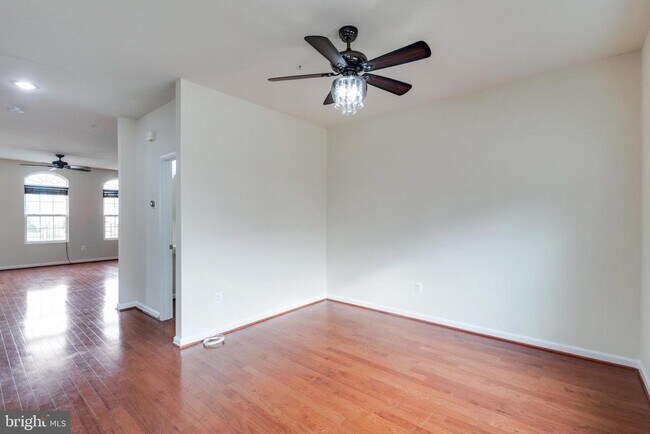 Building Photo - 2939 Sedgemore Pl