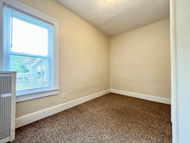Building Photo - 285 W Elm St