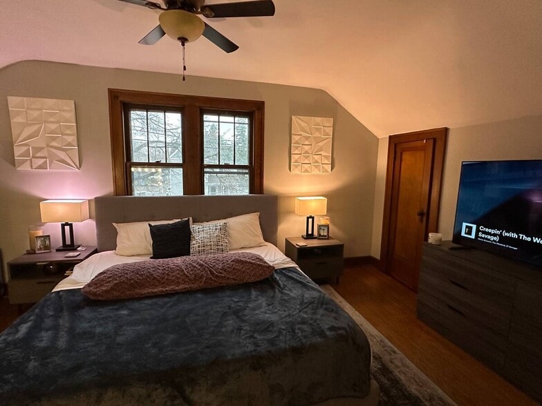 Building Photo - 211 S Oak St