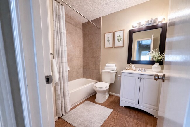 Building Photo - 3511 Palm Grove Dr