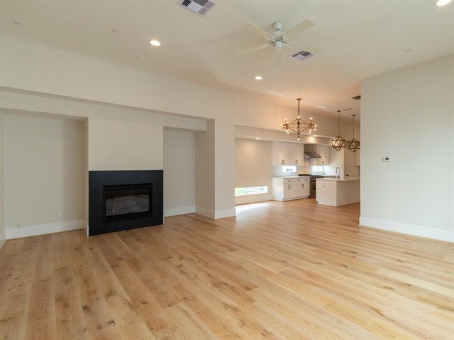 Building Photo - 3821 N Braeswood Blvd