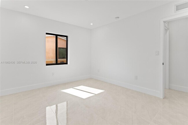 Building Photo - 15920 NW 17th Ct