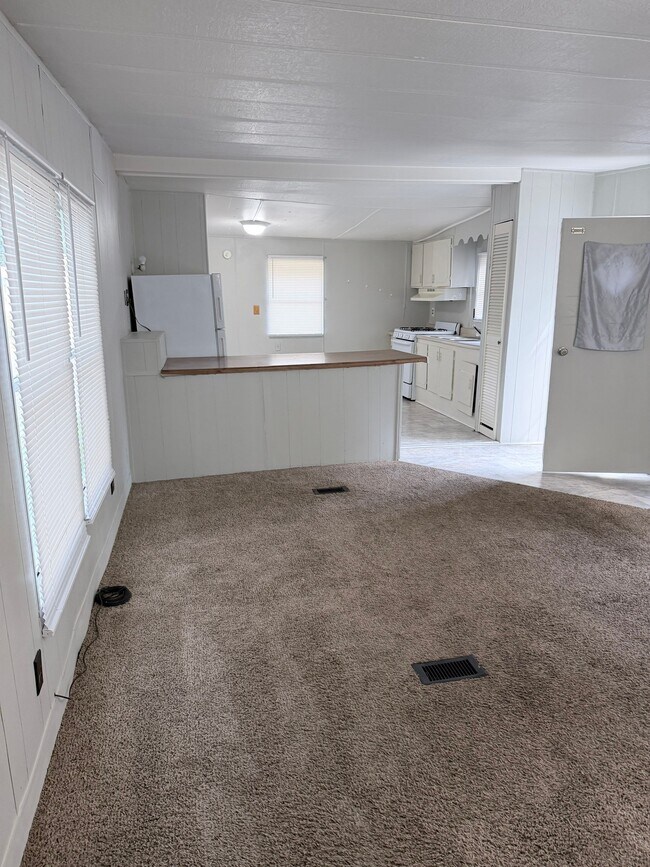 Building Photo - 61 Oakwood Cir
