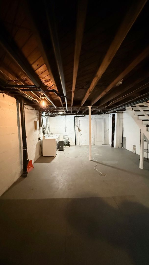 Building Photo - Beautiful 3/4 bedroom + office in Shadyside- Off-Street Parking and Tons of Storage!!