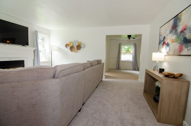 Building Photo - Gorgeous family home rental in Norfolk!