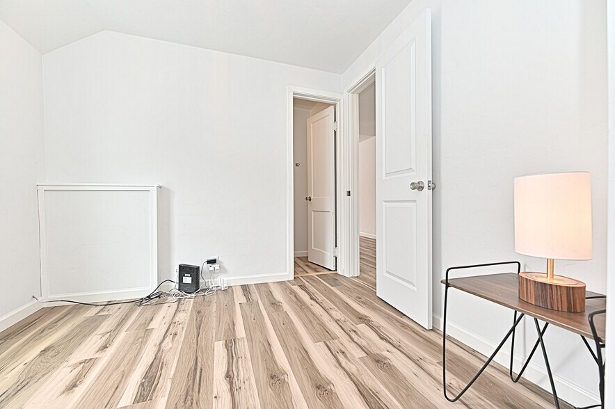 Building Photo - 2316 2nd Ave W